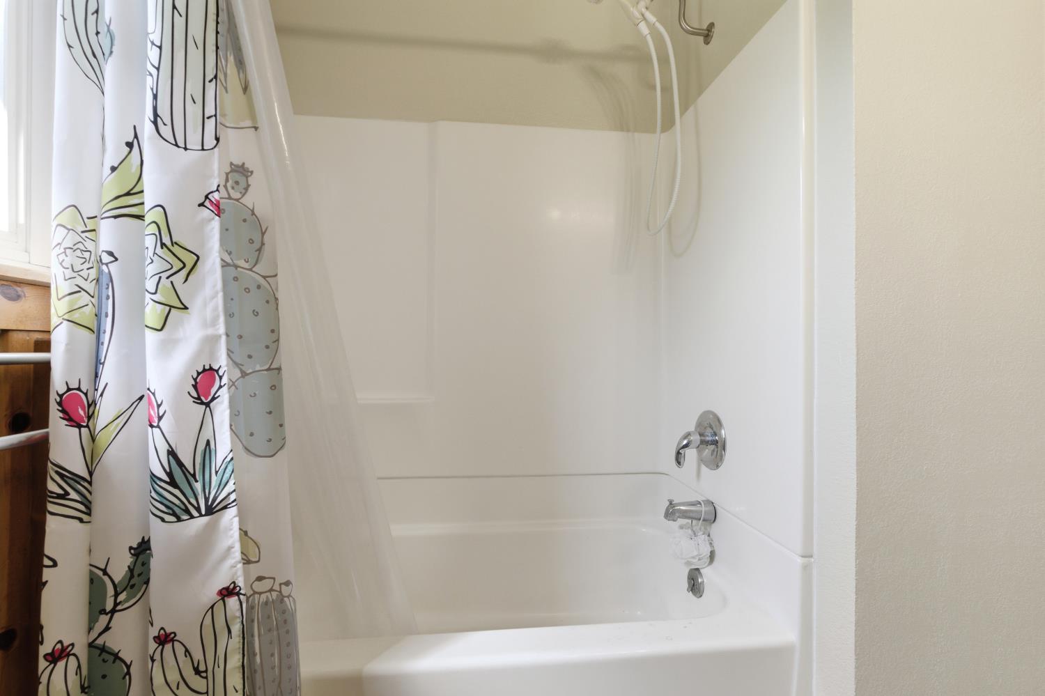 5582 E Swift Ave, Fresno, CA 93727