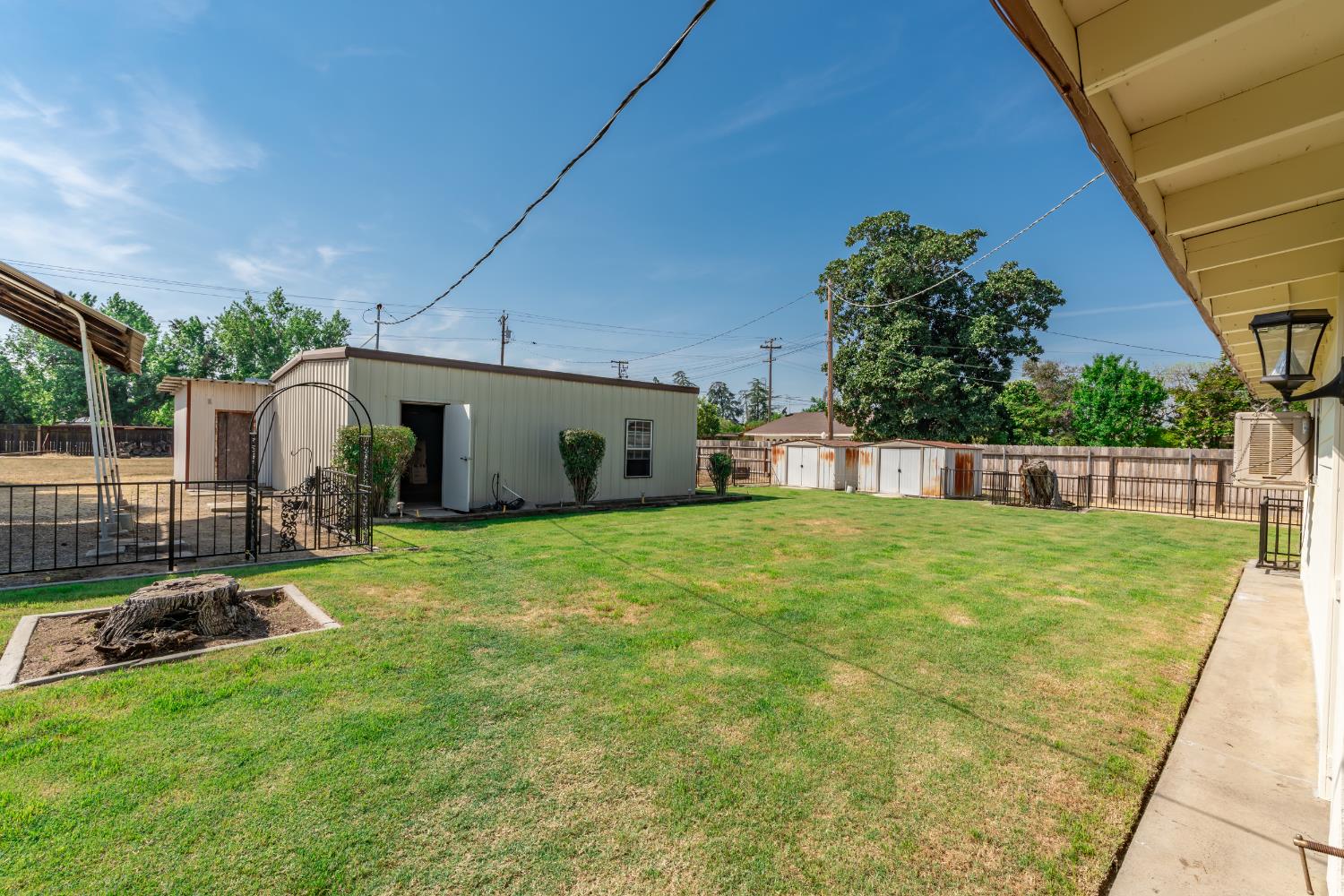 5582 E Swift Ave, Fresno, CA 93727