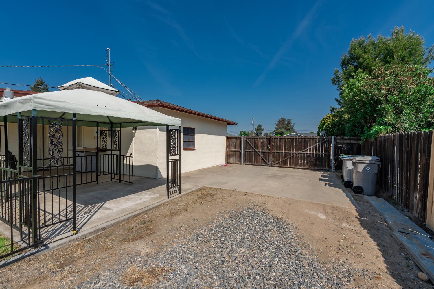 5582 E Swift Ave, Fresno, CA 93727