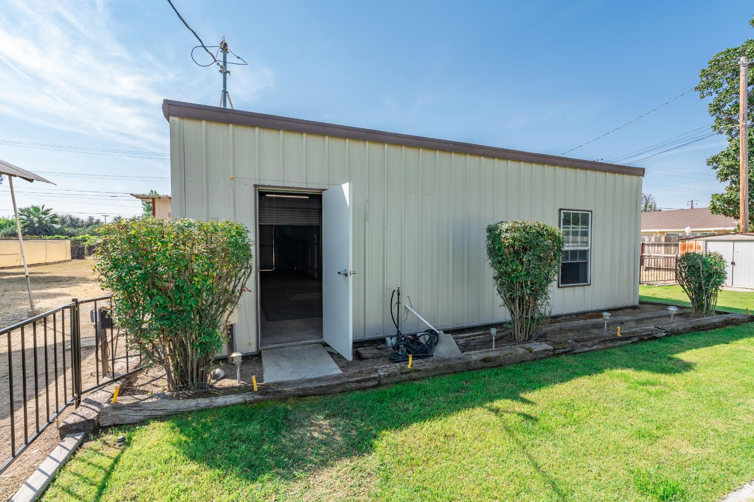 5582 E Swift Ave, Fresno, CA 93727