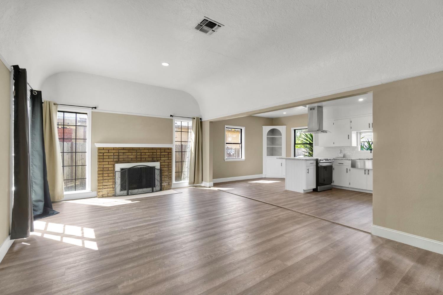 963 N Arthur Ave, Fresno, CA 93728