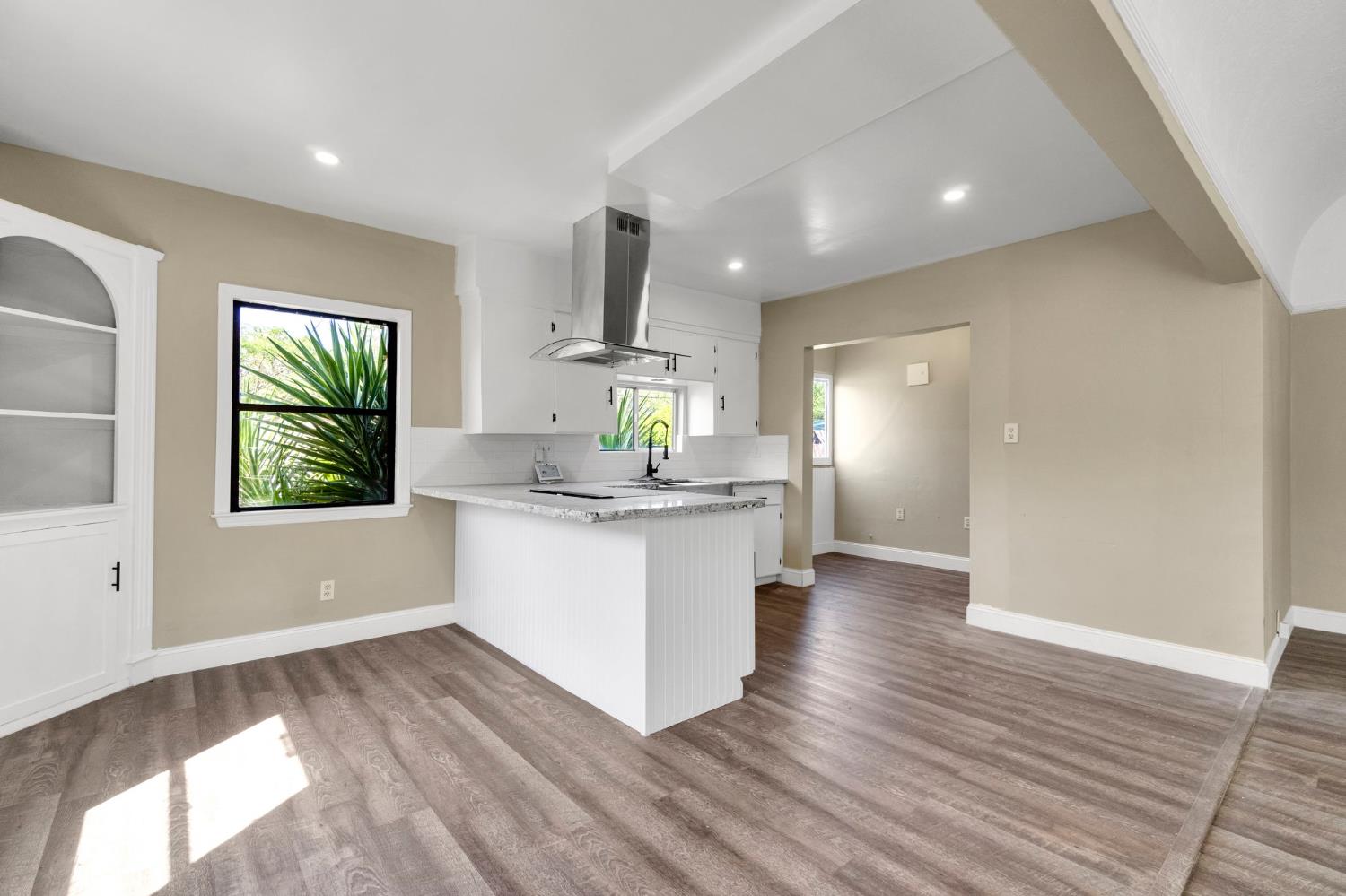 963 N Arthur Ave, Fresno, CA 93728