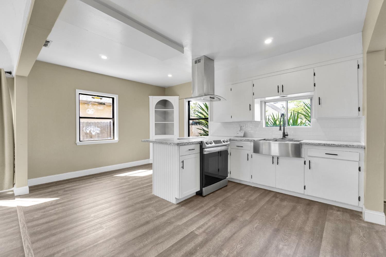 963 N Arthur Ave, Fresno, CA 93728