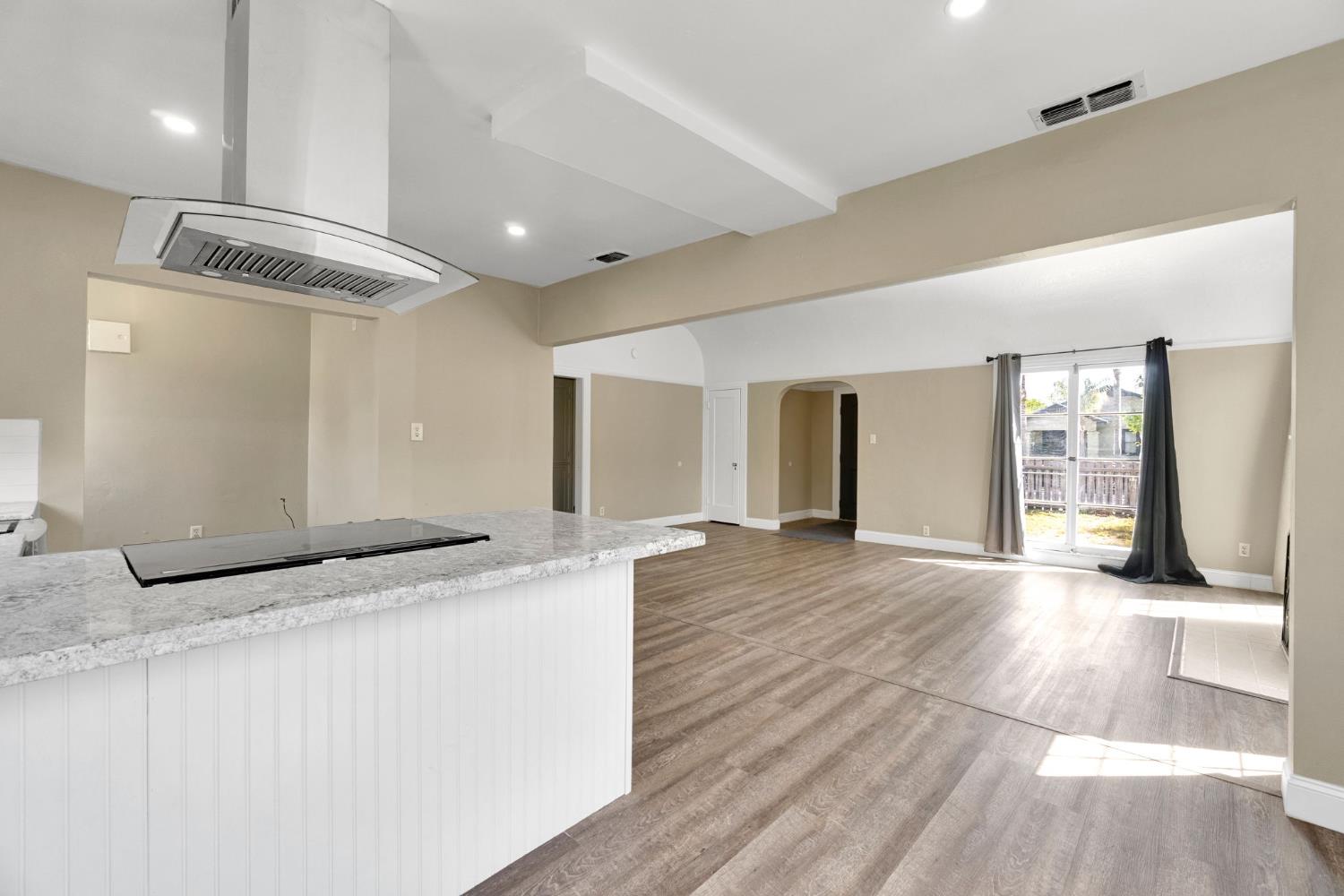 963 N Arthur Ave, Fresno, CA 93728