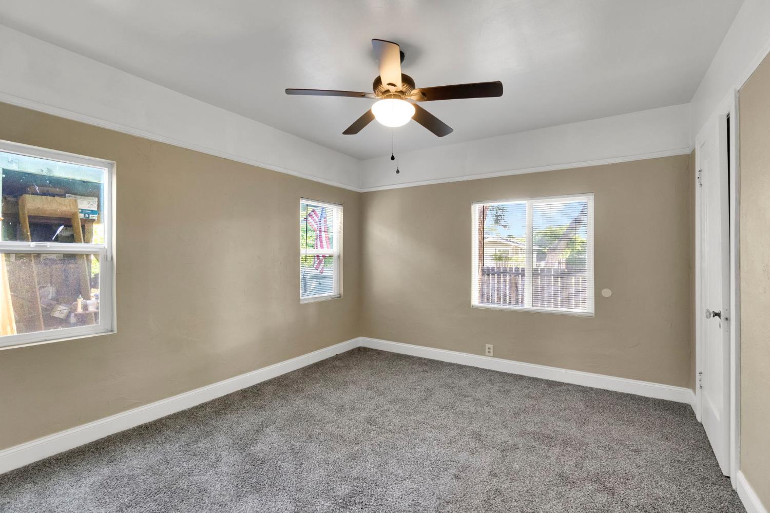 963 N Arthur Ave, Fresno, CA 93728