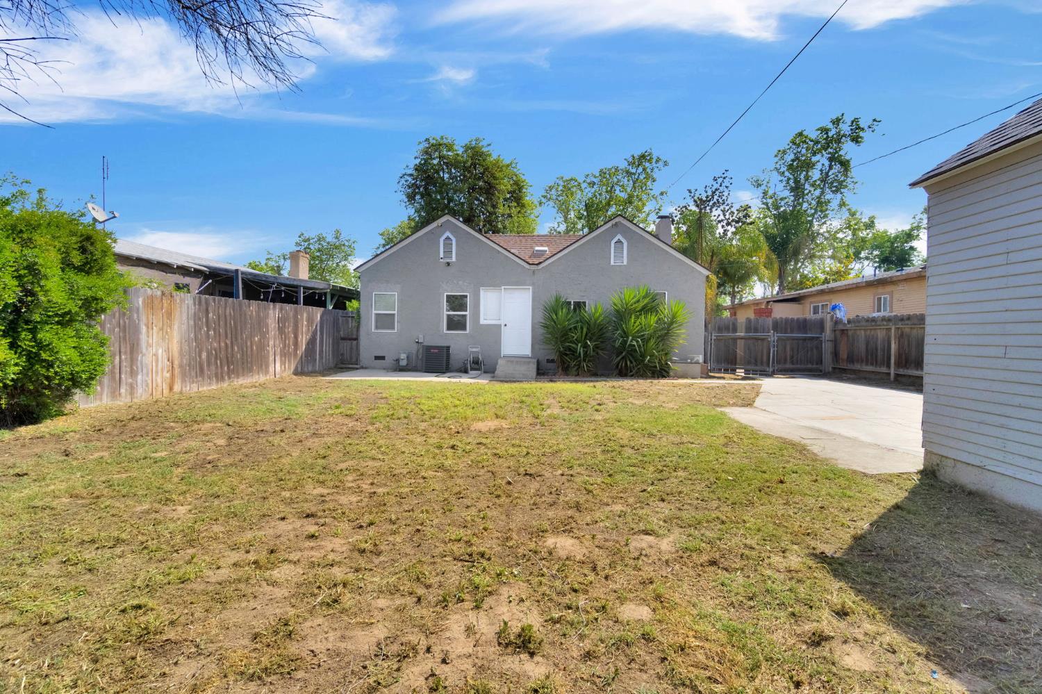 963 N Arthur Ave, Fresno, CA 93728