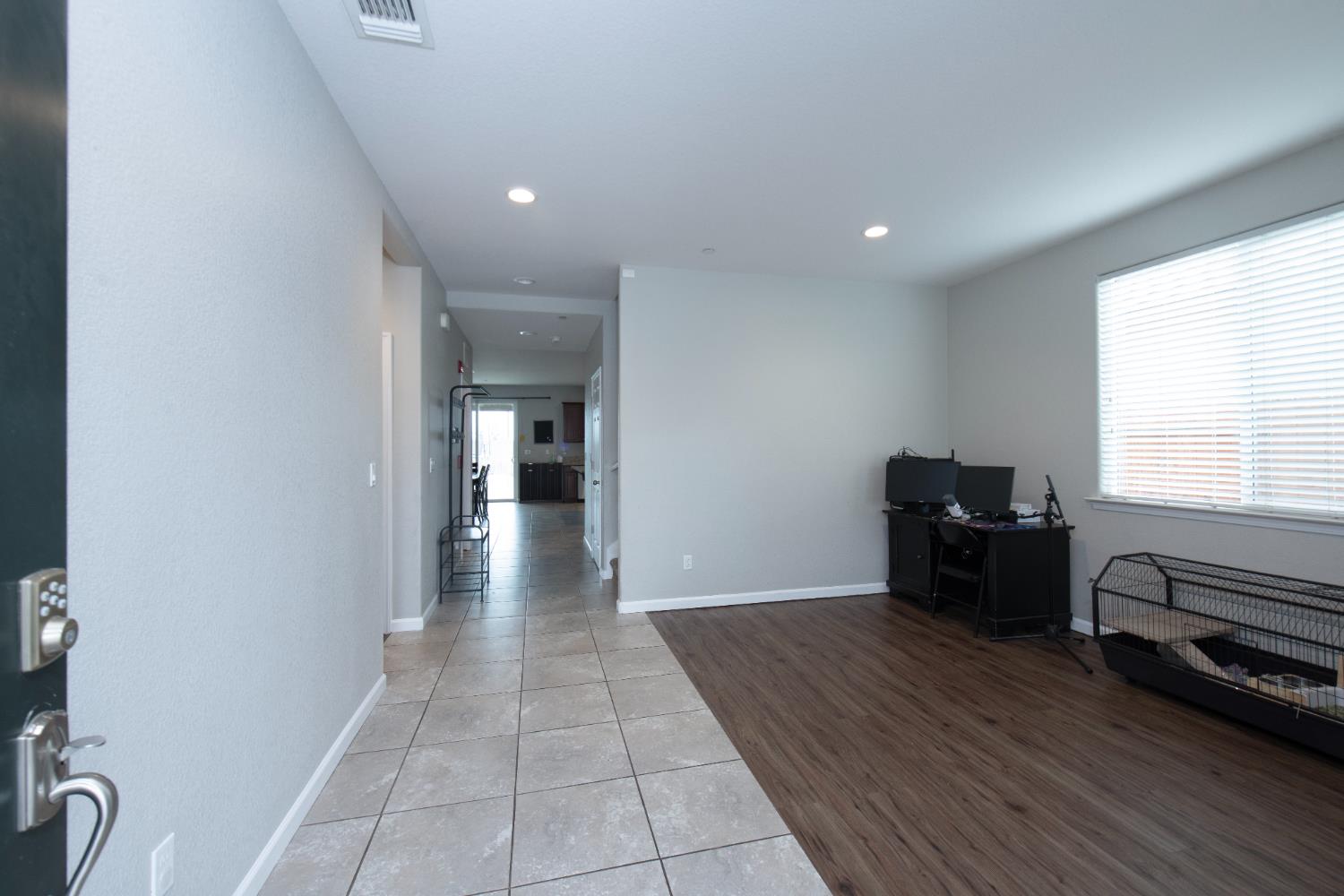 7407 E Vassar Ave, Fresno, CA 93737