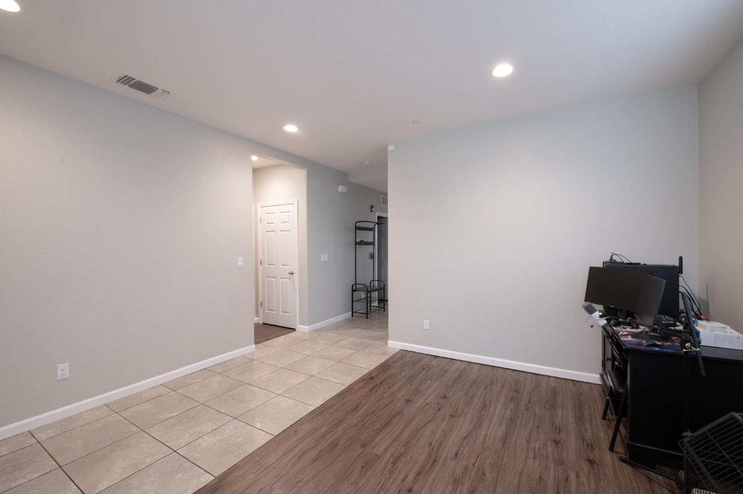 7407 E Vassar Ave, Fresno, CA 93737