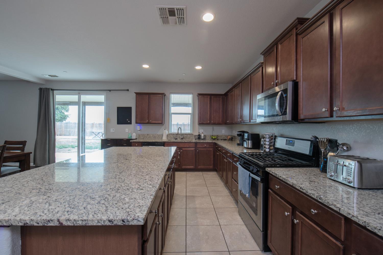 7407 E Vassar Ave, Fresno, CA 93737