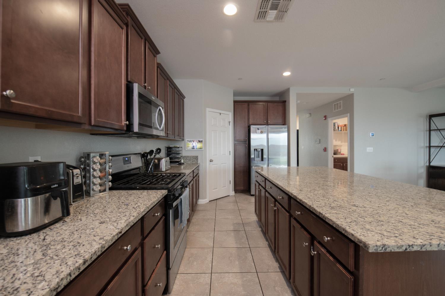 7407 E Vassar Ave, Fresno, CA 93737