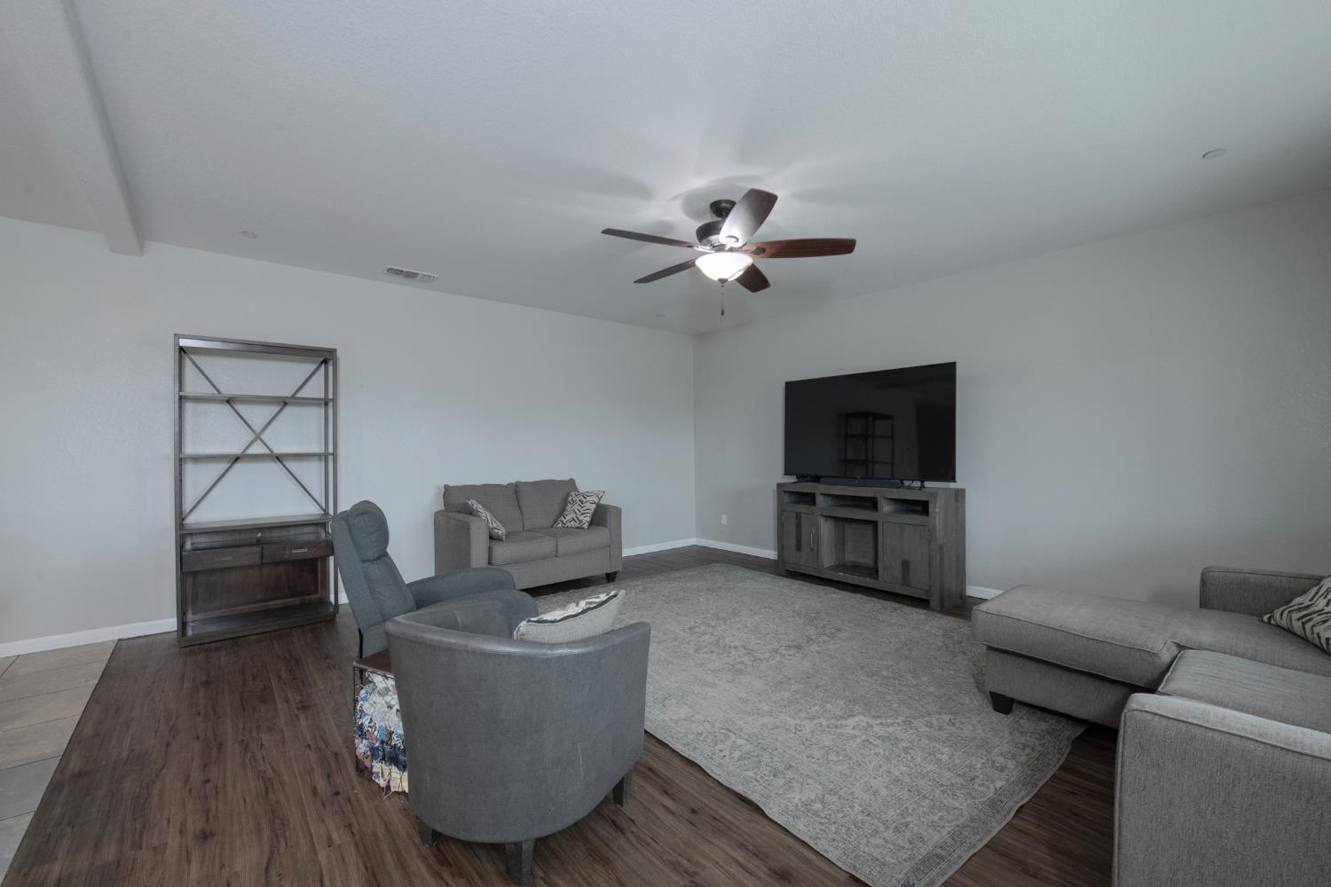 7407 E Vassar Ave, Fresno, CA 93737