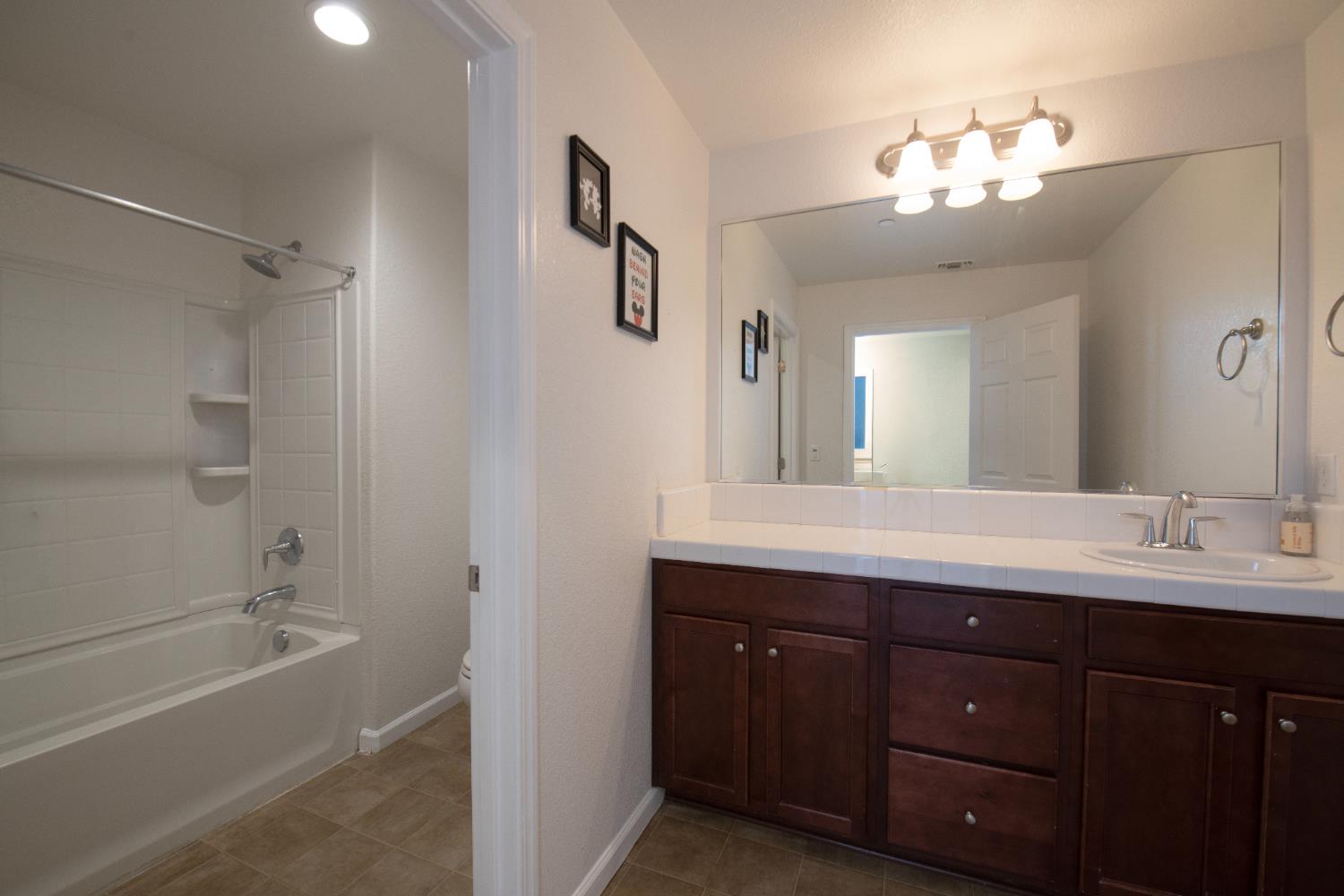 7407 E Vassar Ave, Fresno, CA 93737