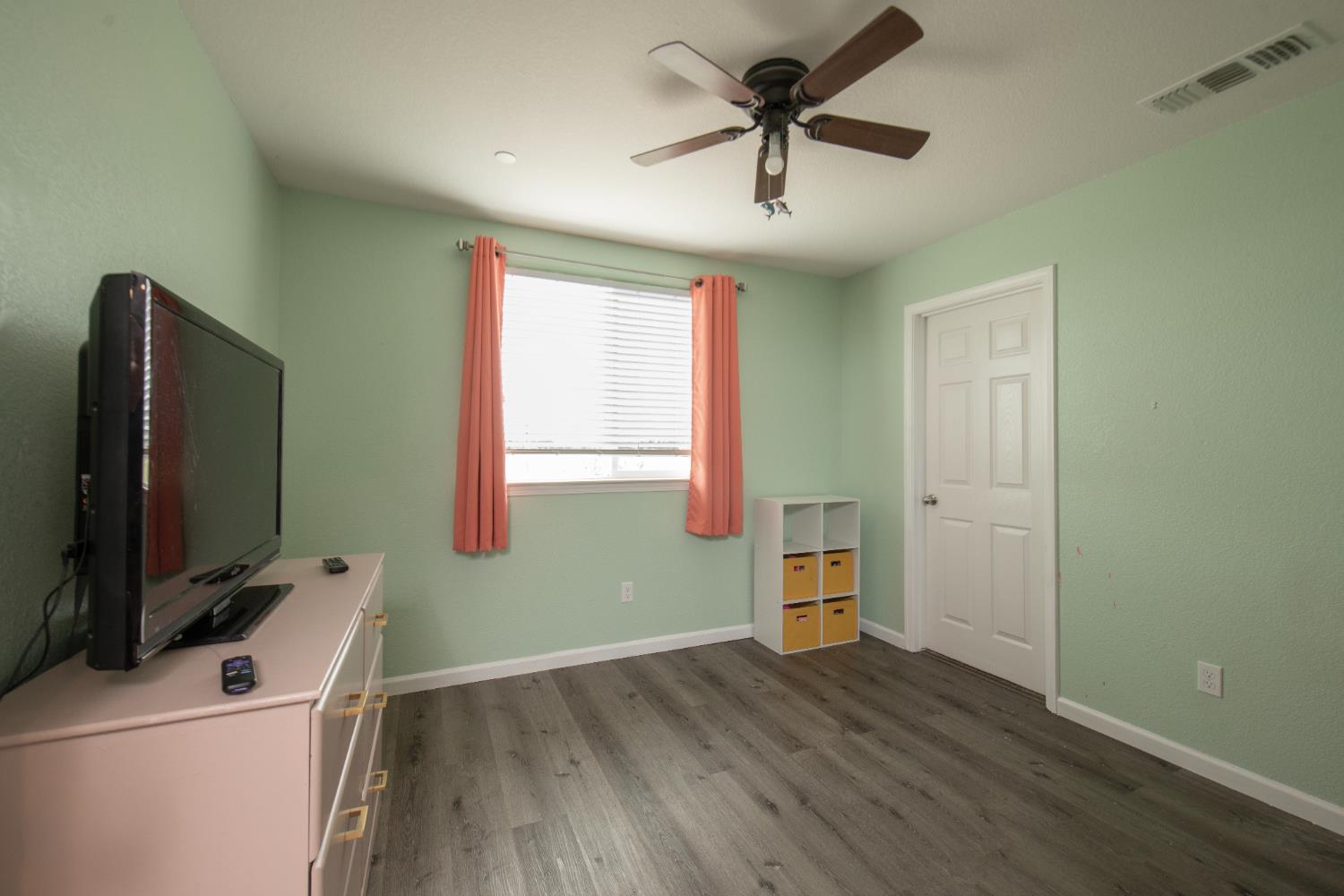 7407 E Vassar Ave, Fresno, CA 93737