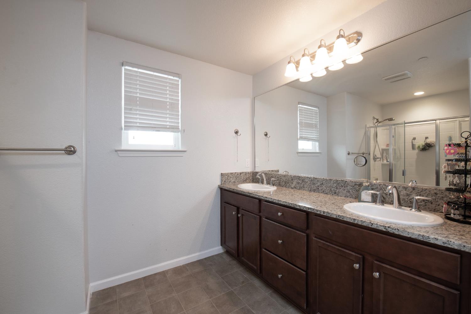 7407 E Vassar Ave, Fresno, CA 93737