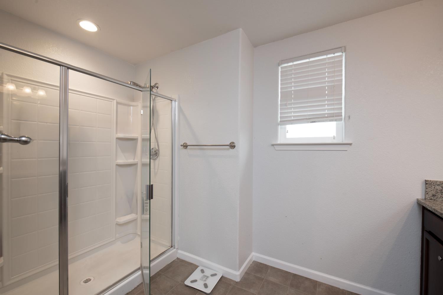 7407 E Vassar Ave, Fresno, CA 93737