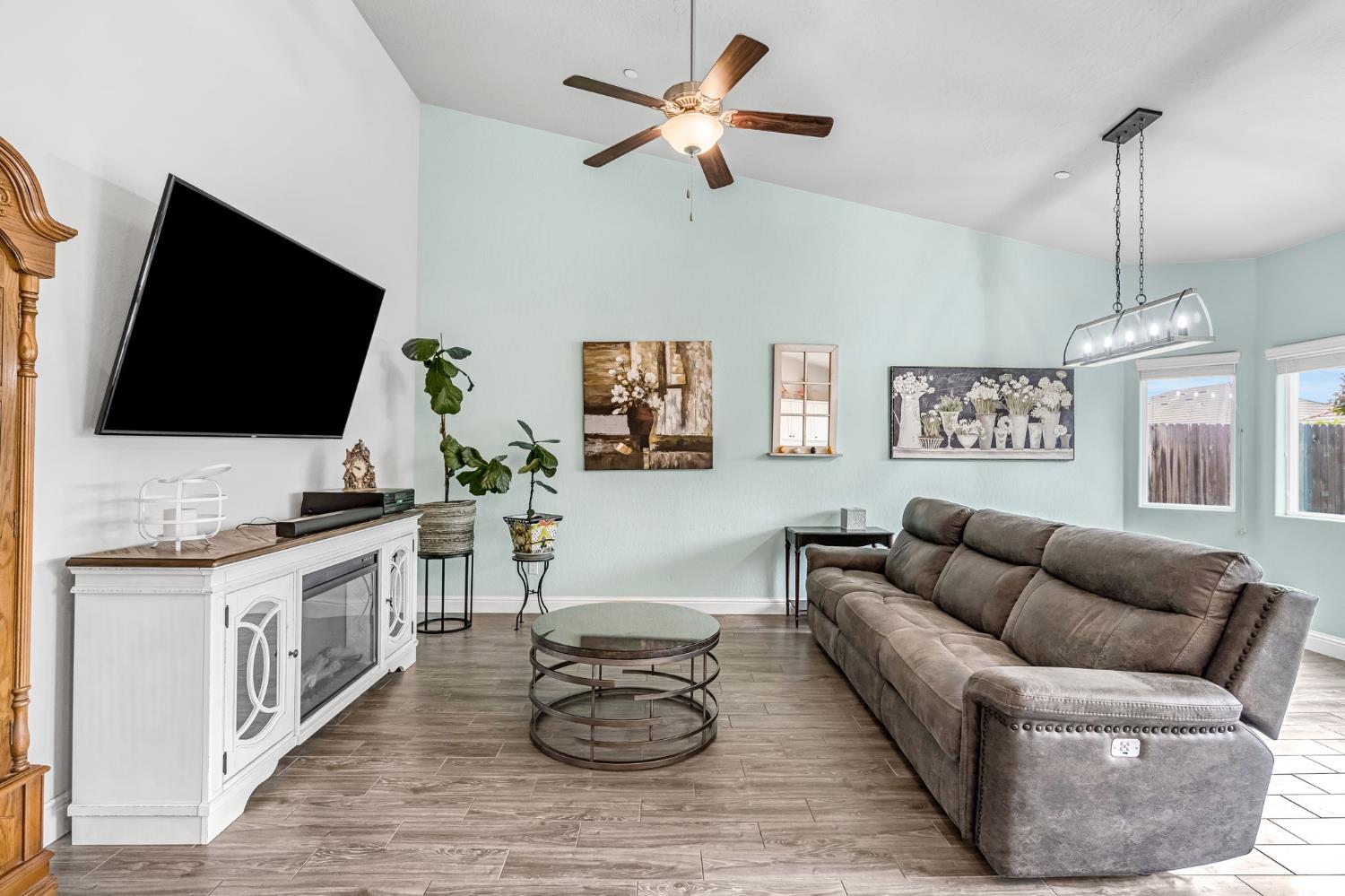 6239 E Fedora Ave, Fresno, CA 93727