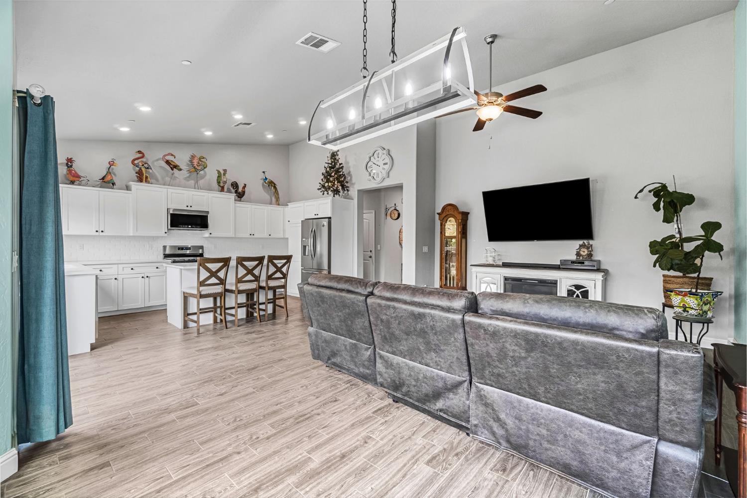 6239 E Fedora Ave, Fresno, CA 93727