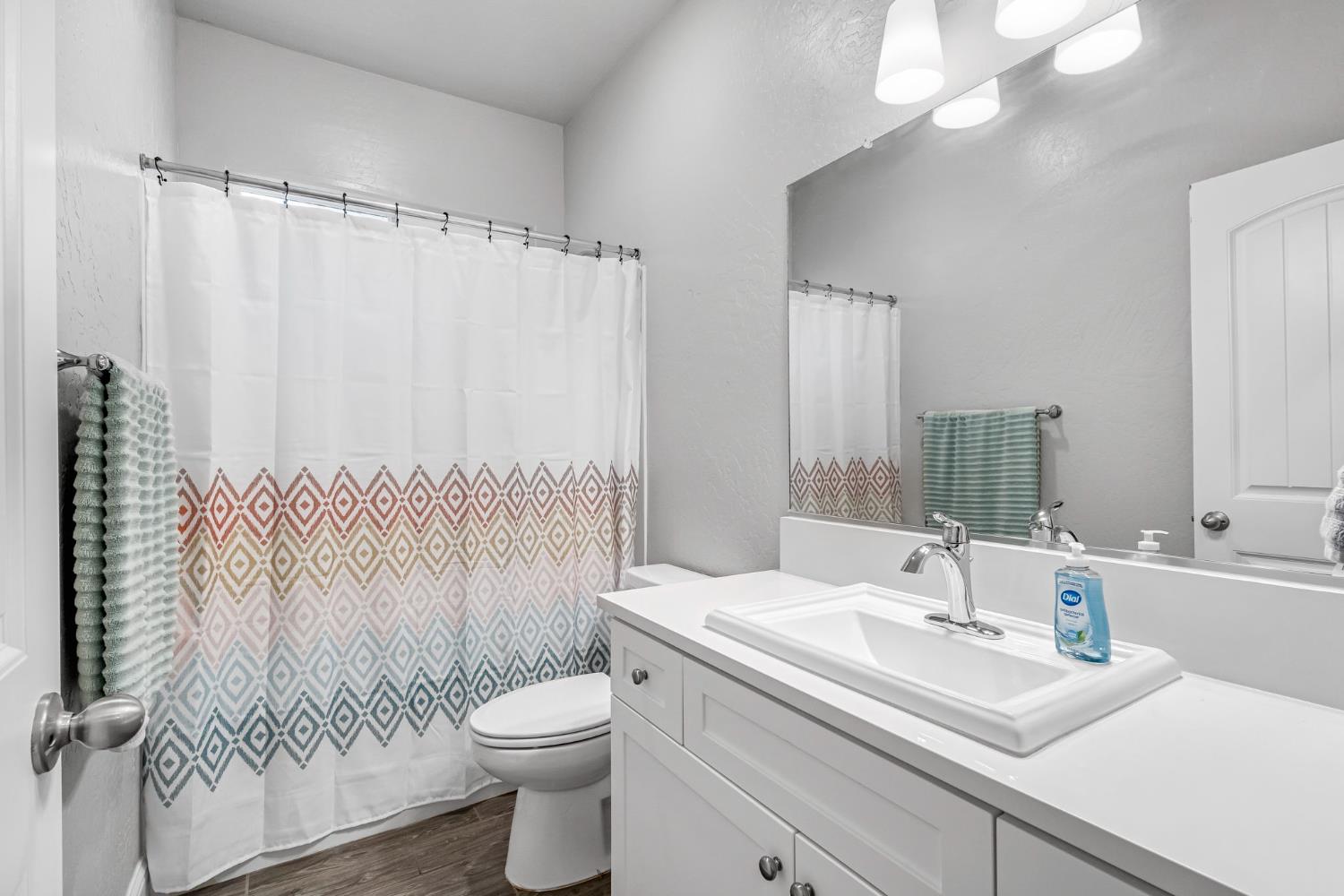 6239 E Fedora Ave, Fresno, CA 93727