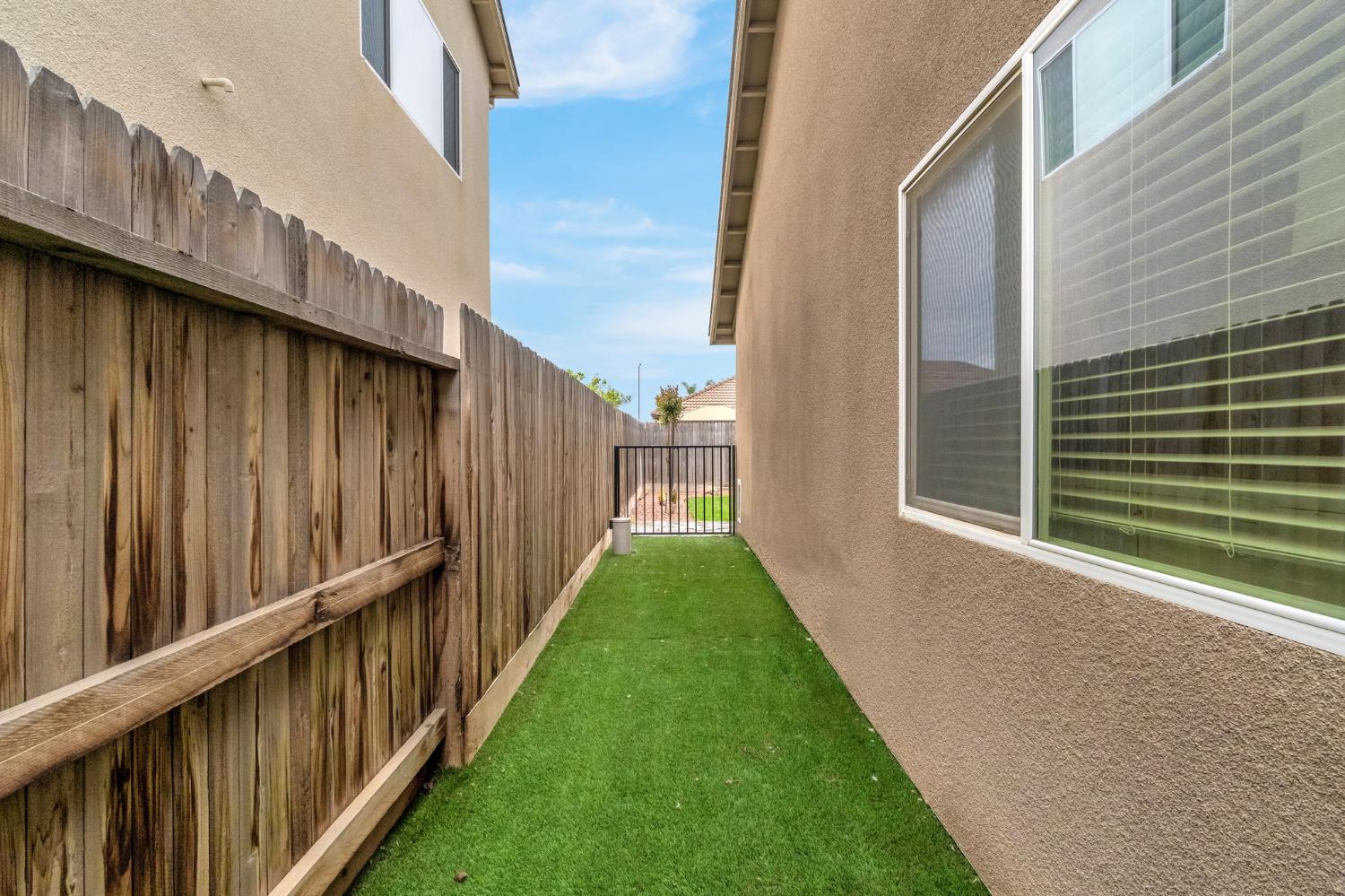 6239 E Fedora Ave, Fresno, CA 93727