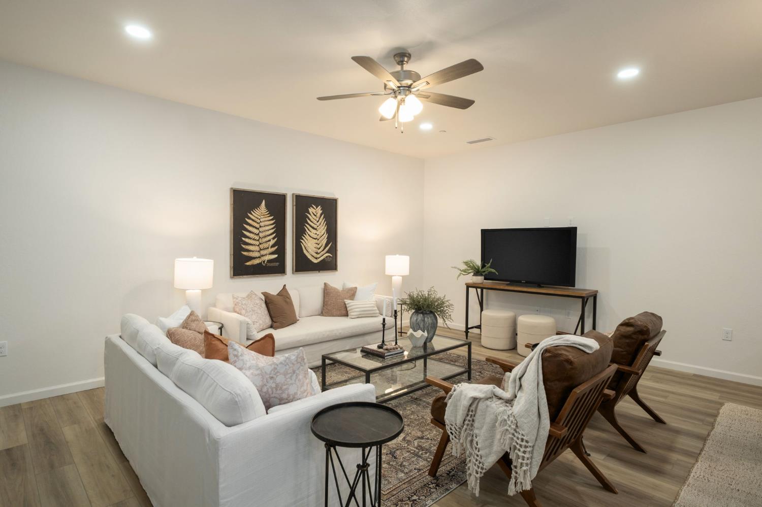 1476 Crimson Way, Dinuba, CA 93618