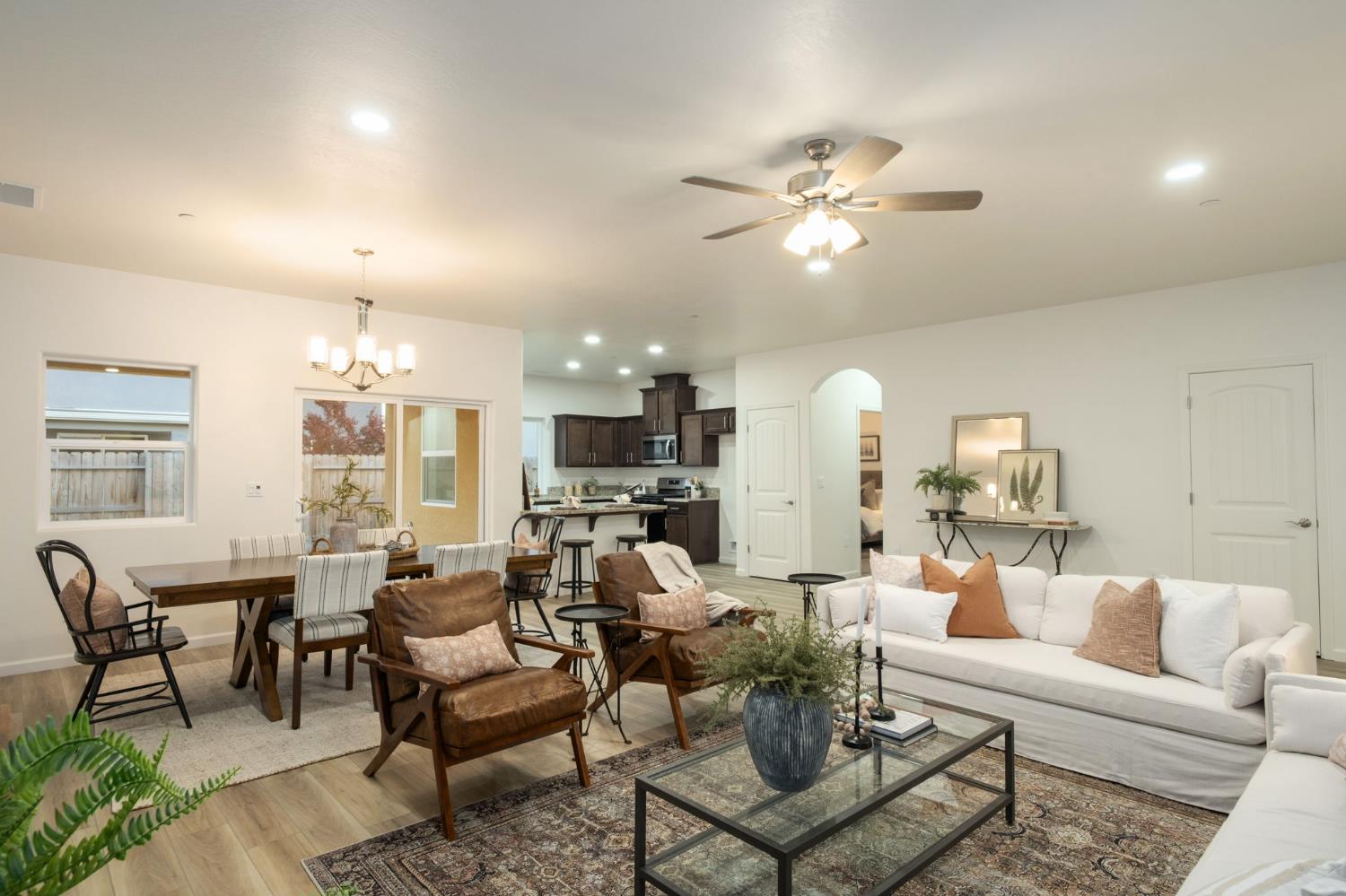 1476 Crimson Way, Dinuba, CA 93618