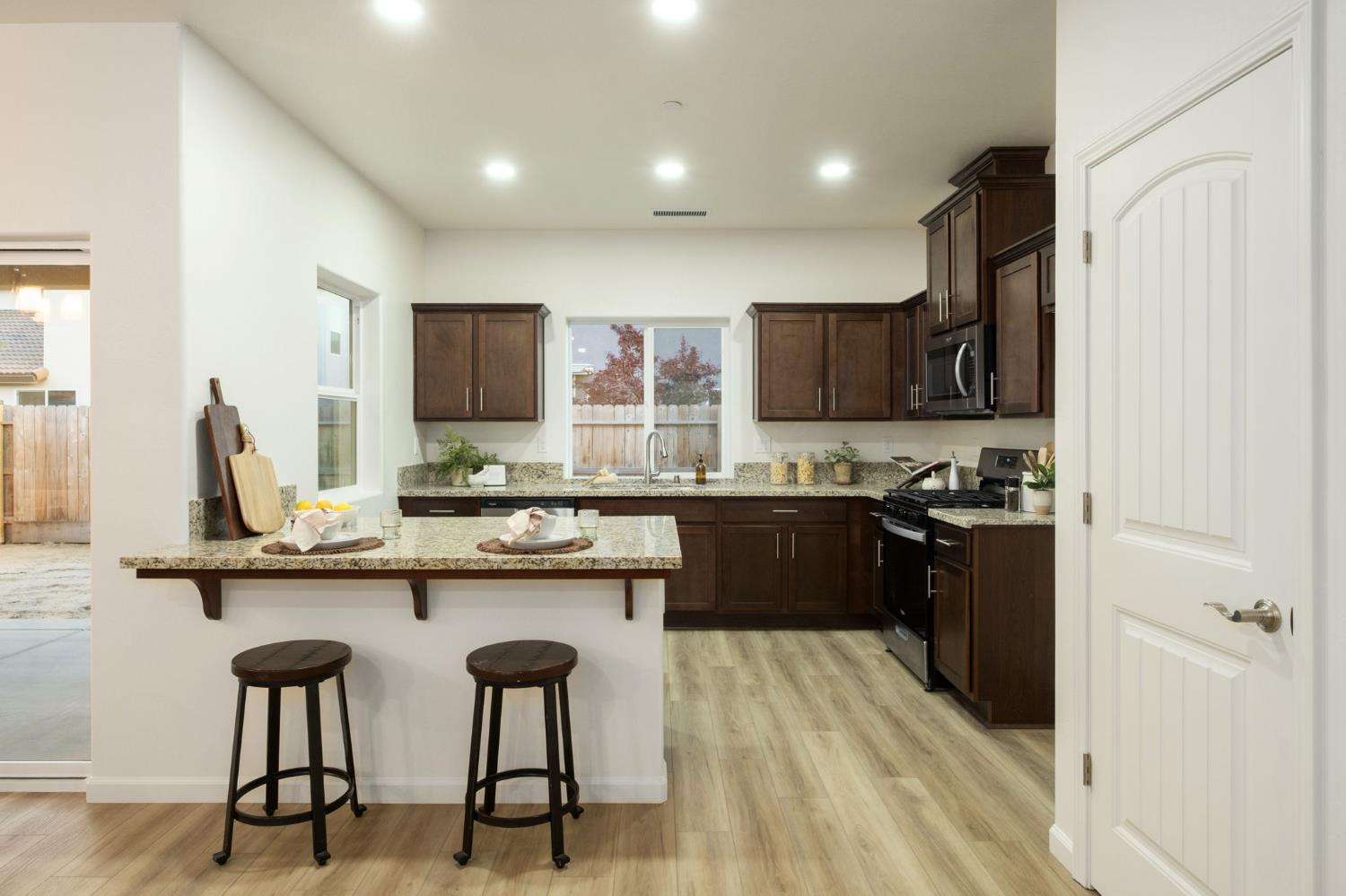 1476 Crimson Way, Dinuba, CA 93618