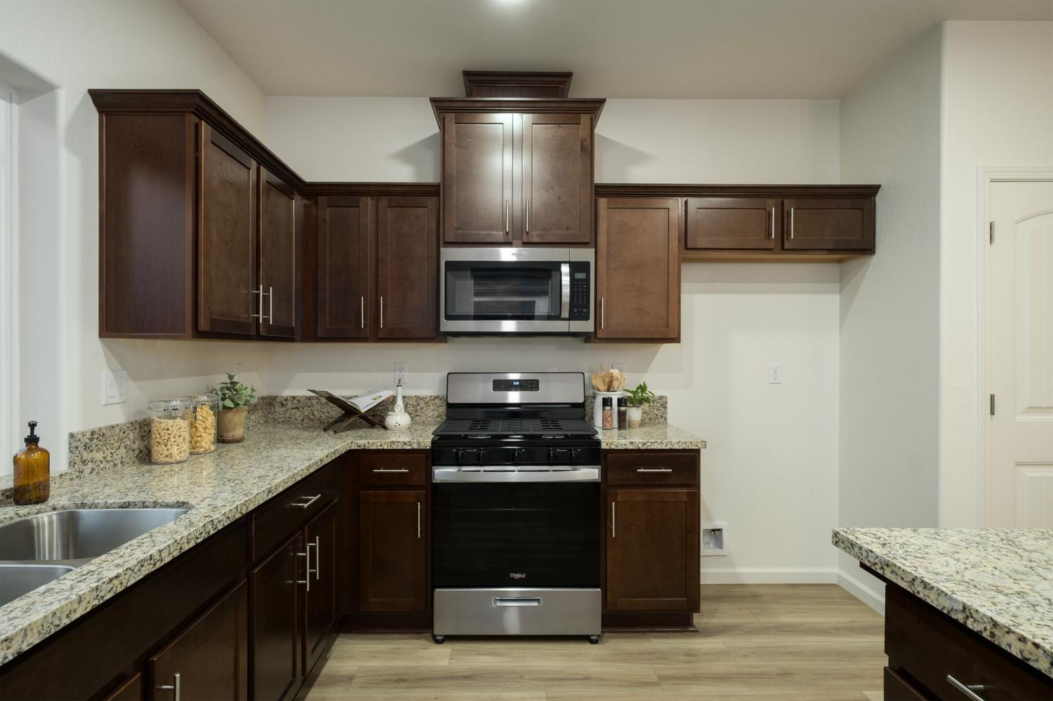 1476 Crimson Way, Dinuba, CA 93618