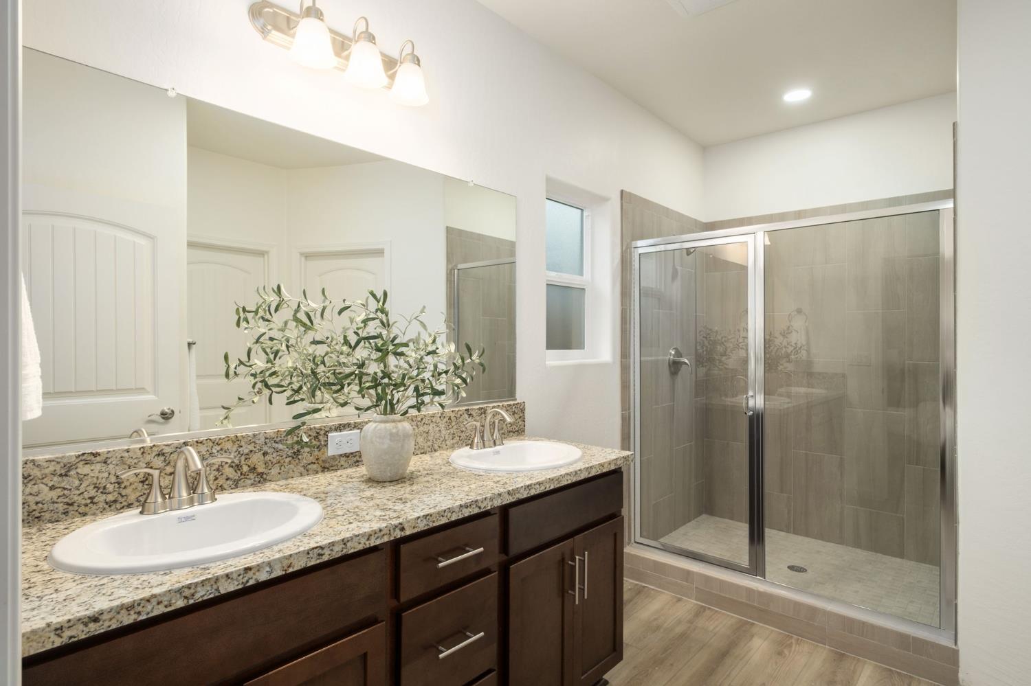 1476 Crimson Way, Dinuba, CA 93618