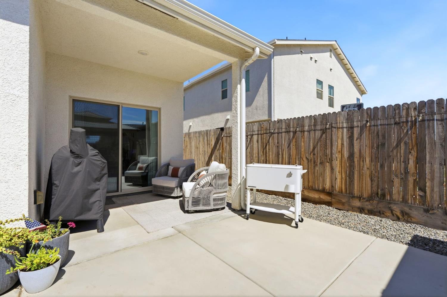 2587 W Heather Ln, Hanford, CA 93230
