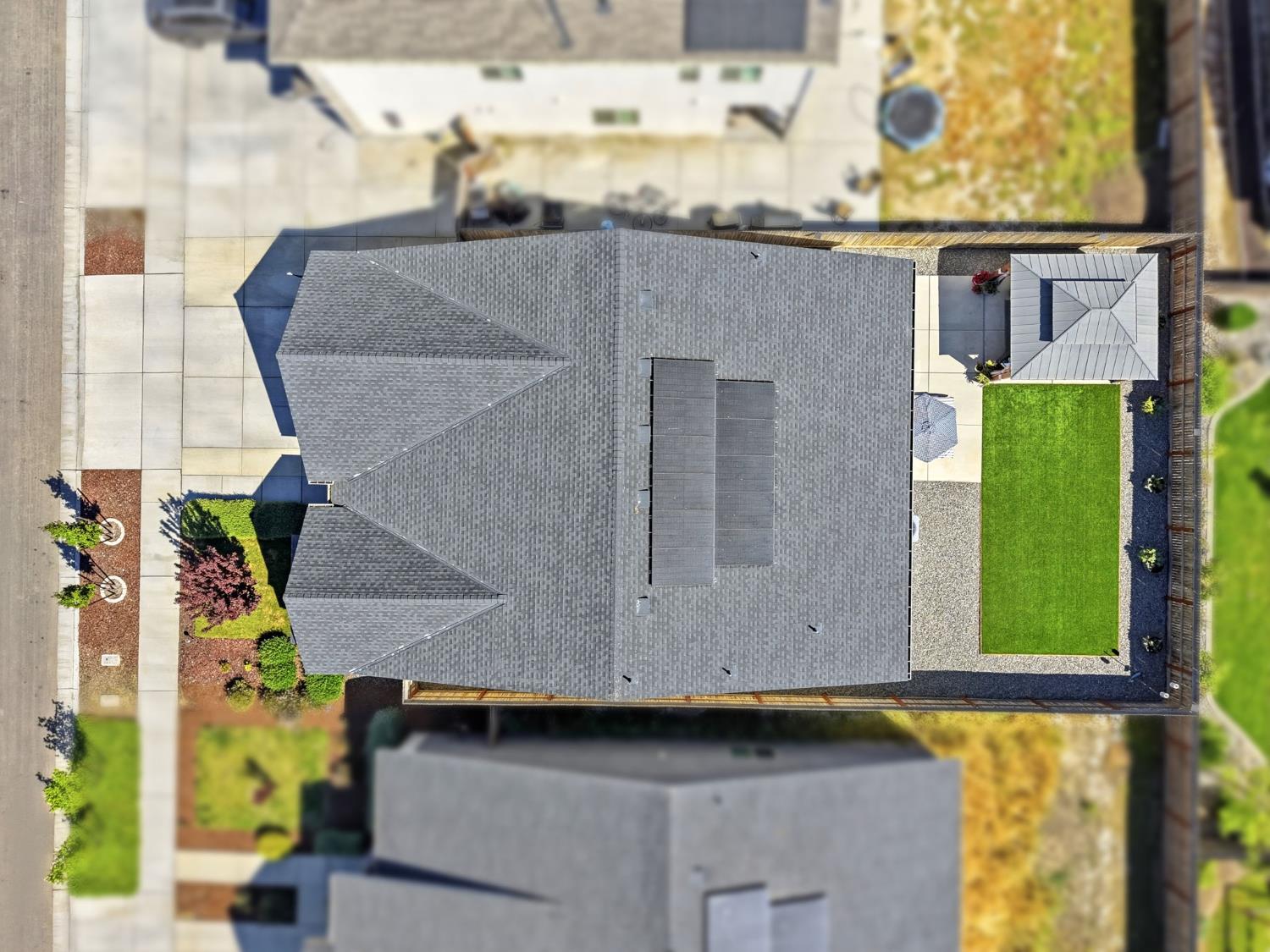 2587 W Heather Ln, Hanford, CA 93230