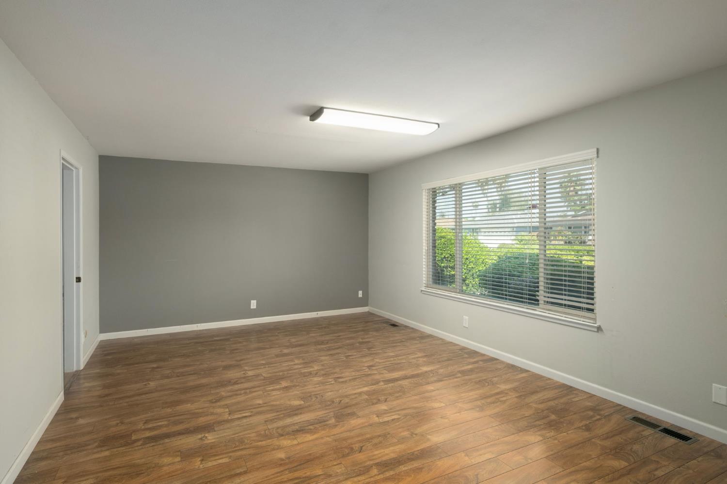 539 E Sample Ave, Fresno, CA 93710