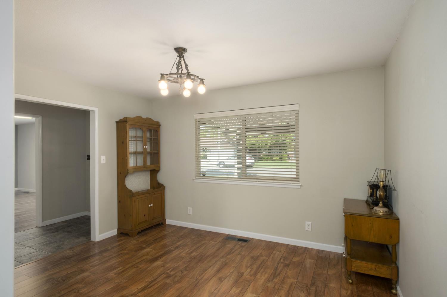 539 E Sample Ave, Fresno, CA 93710