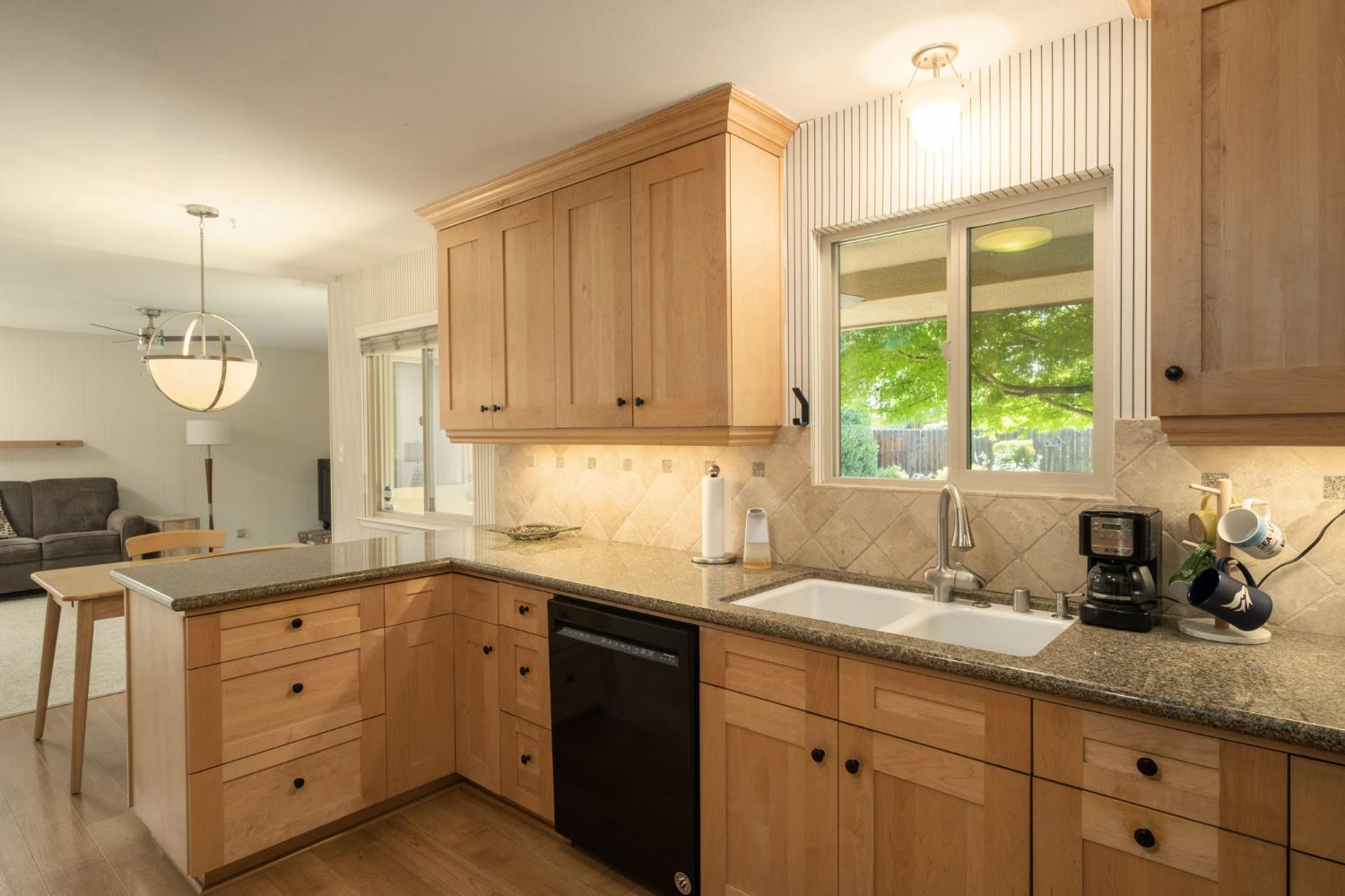 539 E Sample Ave, Fresno, CA 93710