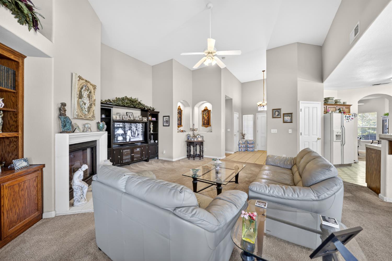 5622 N Ensanada Ave, Fresno, CA 93723