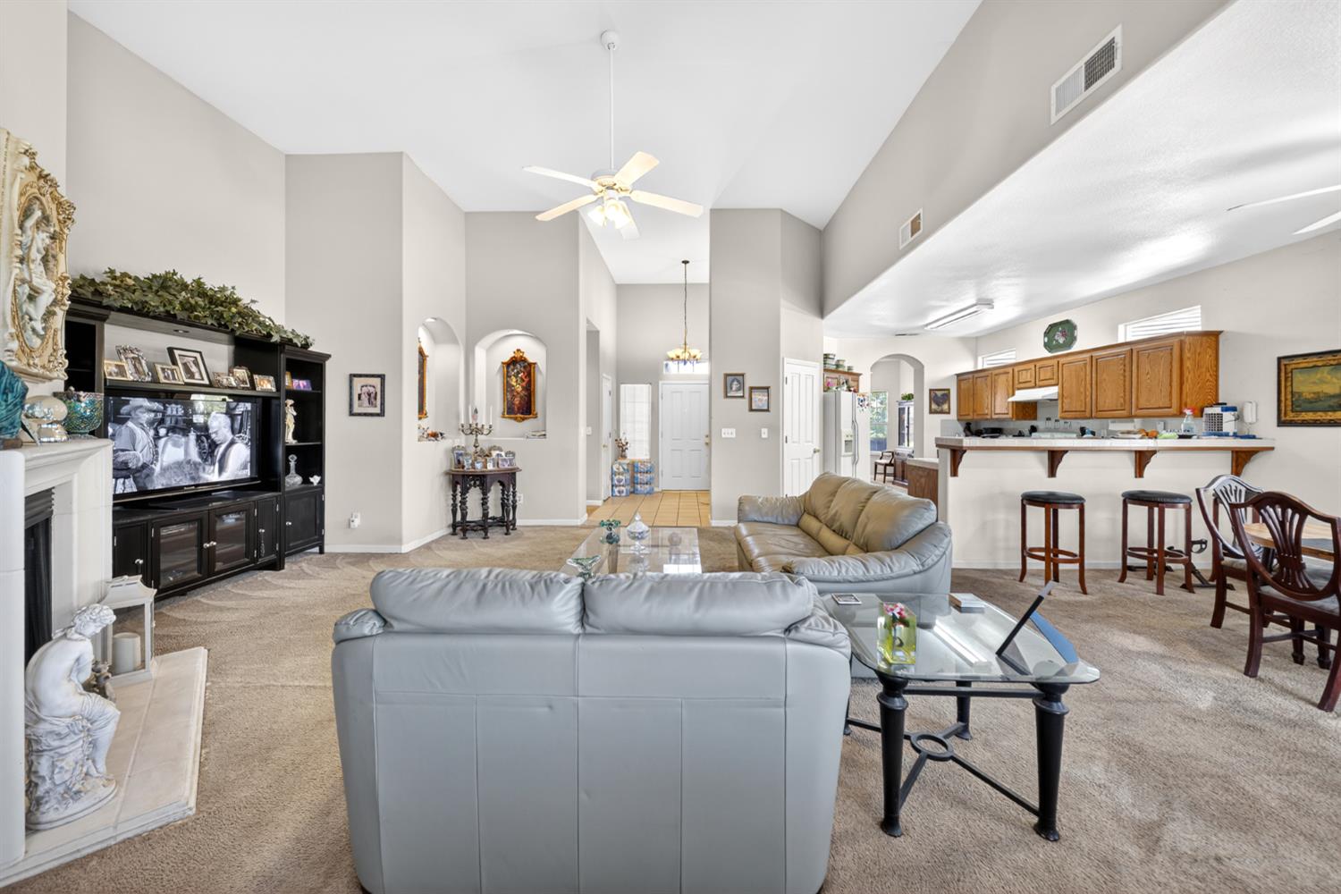 5622 N Ensanada Ave, Fresno, CA 93723