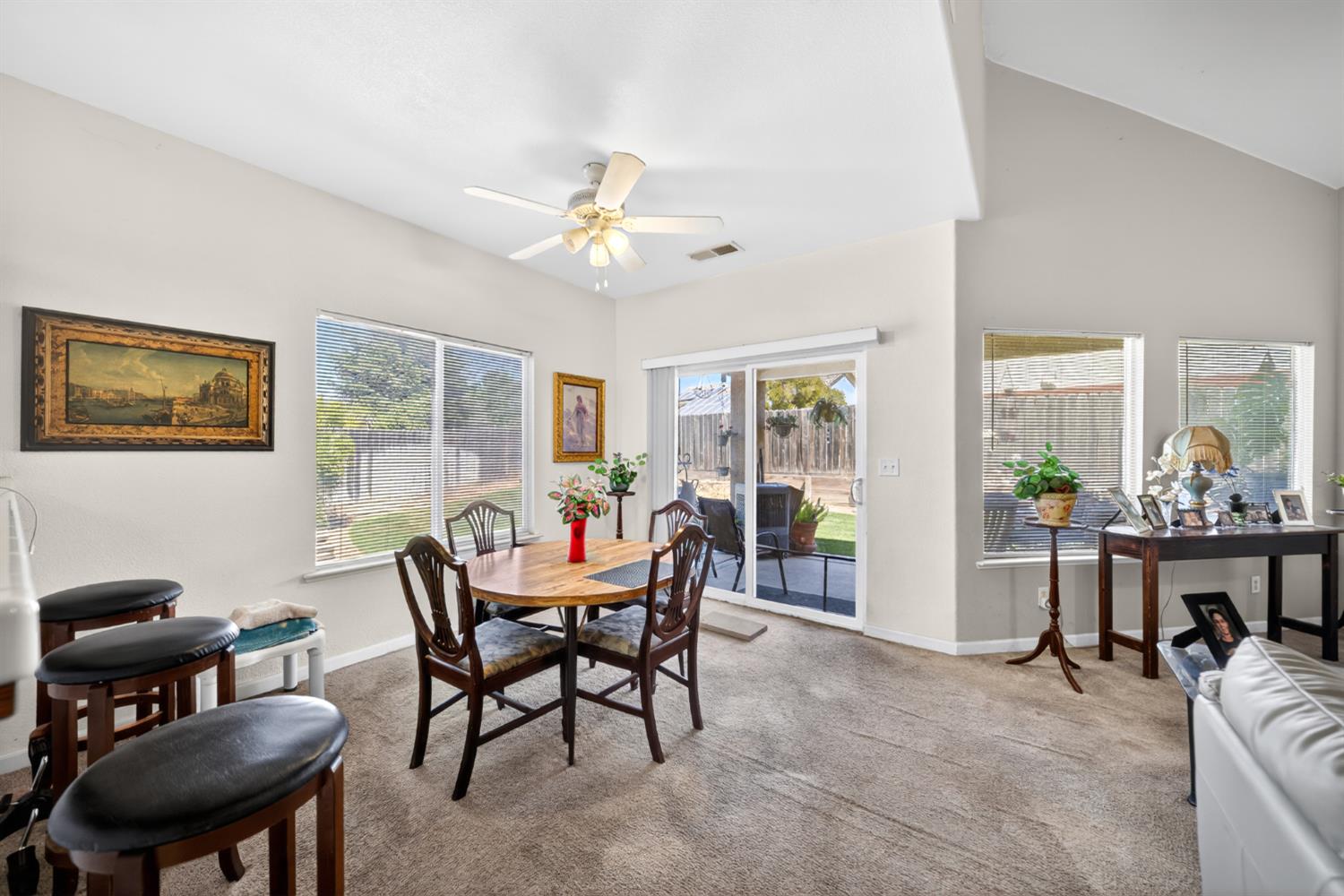 5622 N Ensanada Ave, Fresno, CA 93723