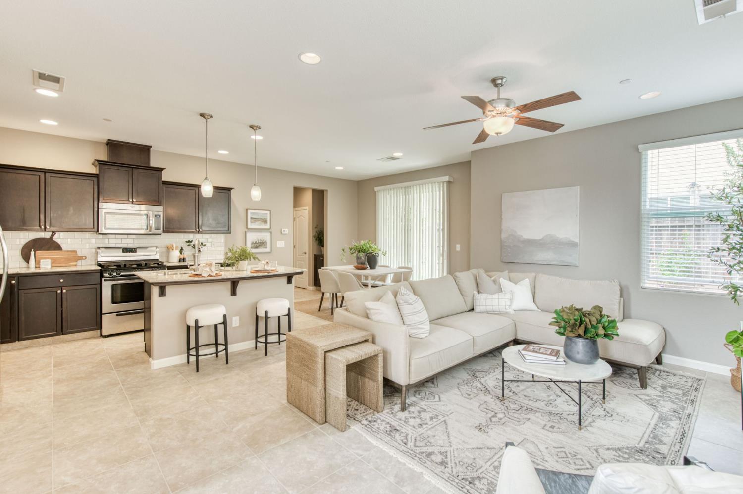 3037 Roche Ln, Clovis, CA 93619