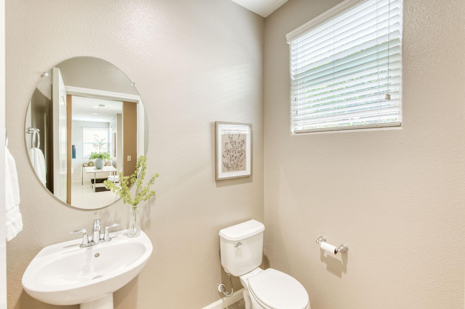 3037 Roche Ln, Clovis, CA 93619