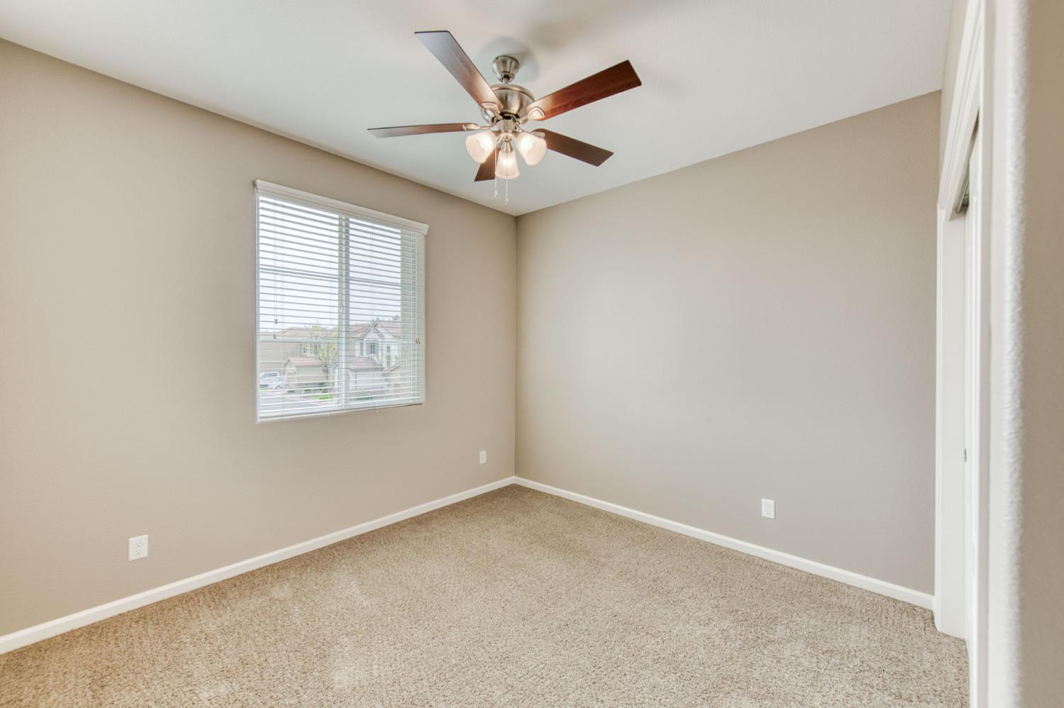 3037 Roche Ln, Clovis, CA 93619