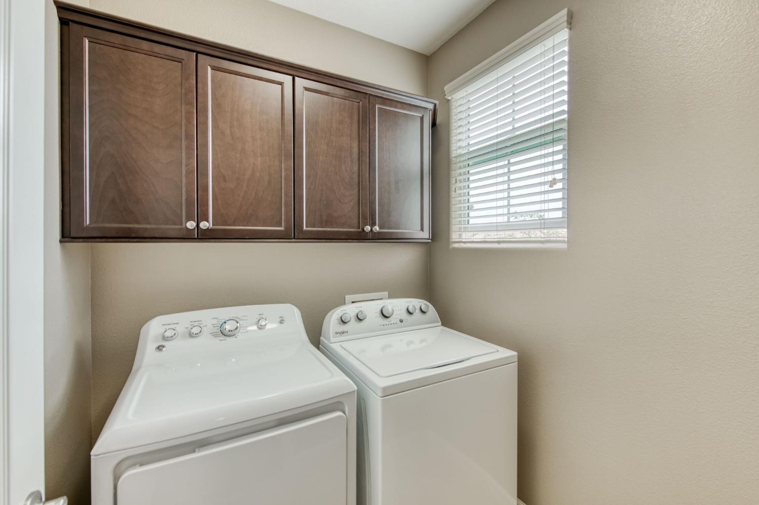 3037 Roche Ln, Clovis, CA 93619