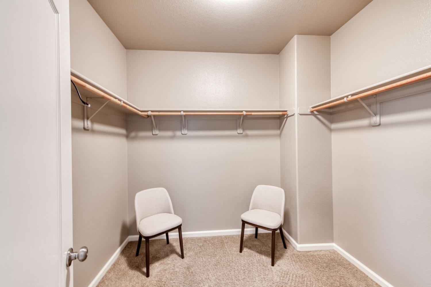 3037 Roche Ln, Clovis, CA 93619