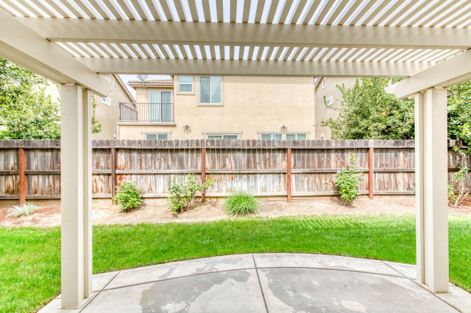 3037 Roche Ln, Clovis, CA 93619