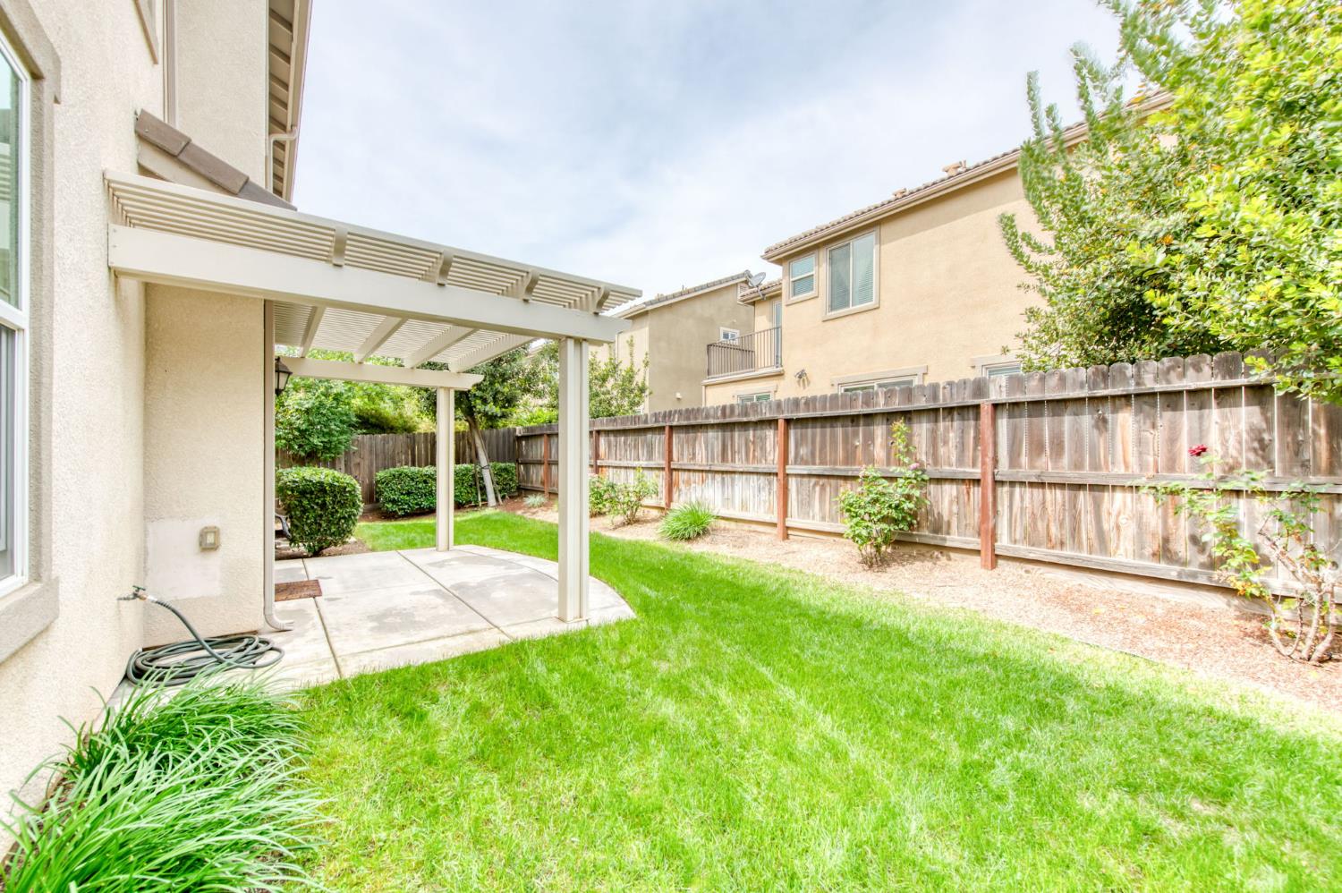 3037 Roche Ln, Clovis, CA 93619