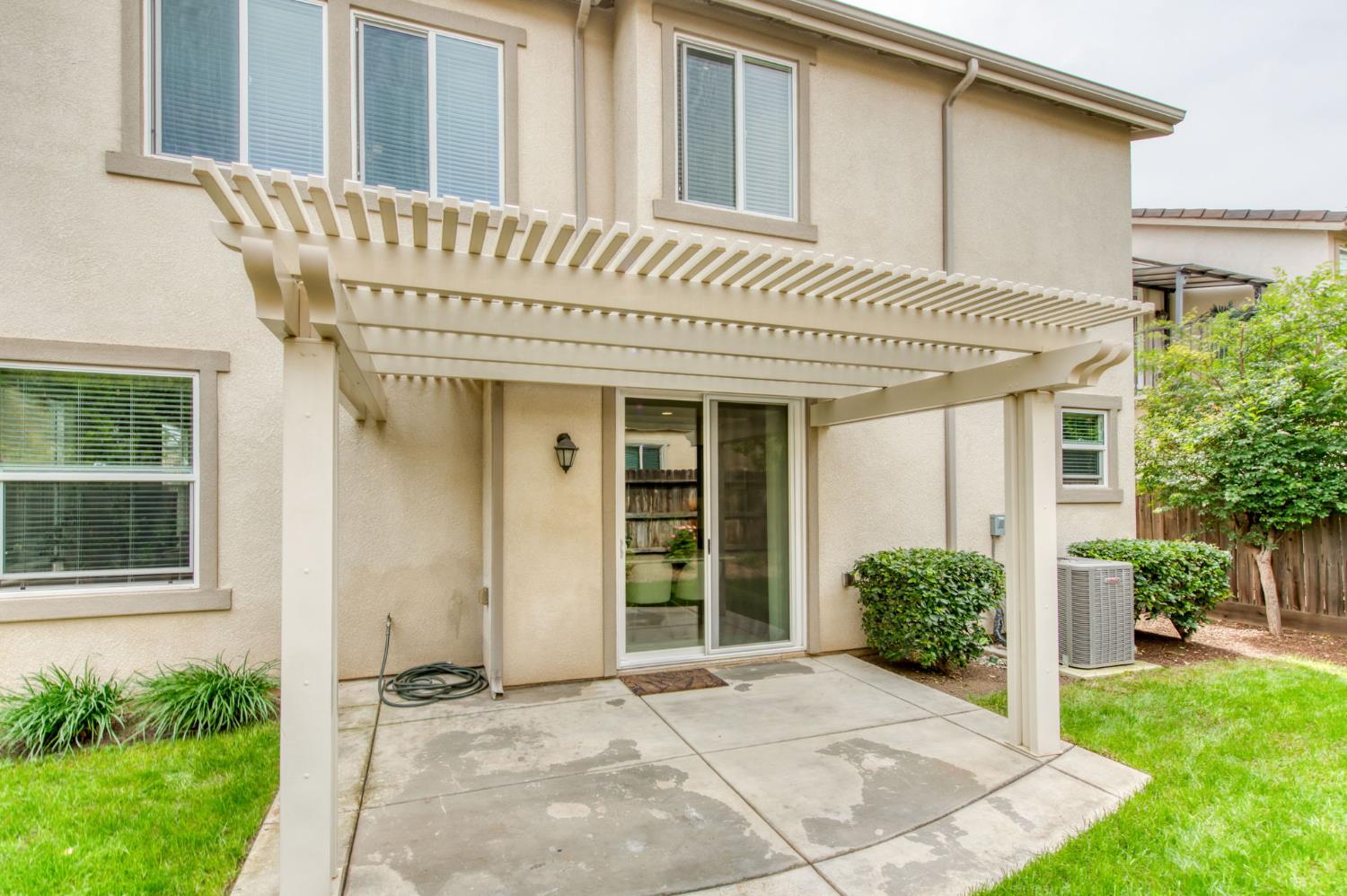 3037 Roche Ln, Clovis, CA 93619