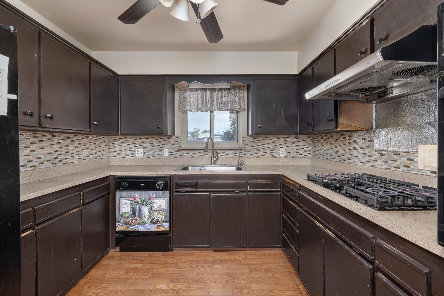 4683 N Angus St, Fresno, CA 93726