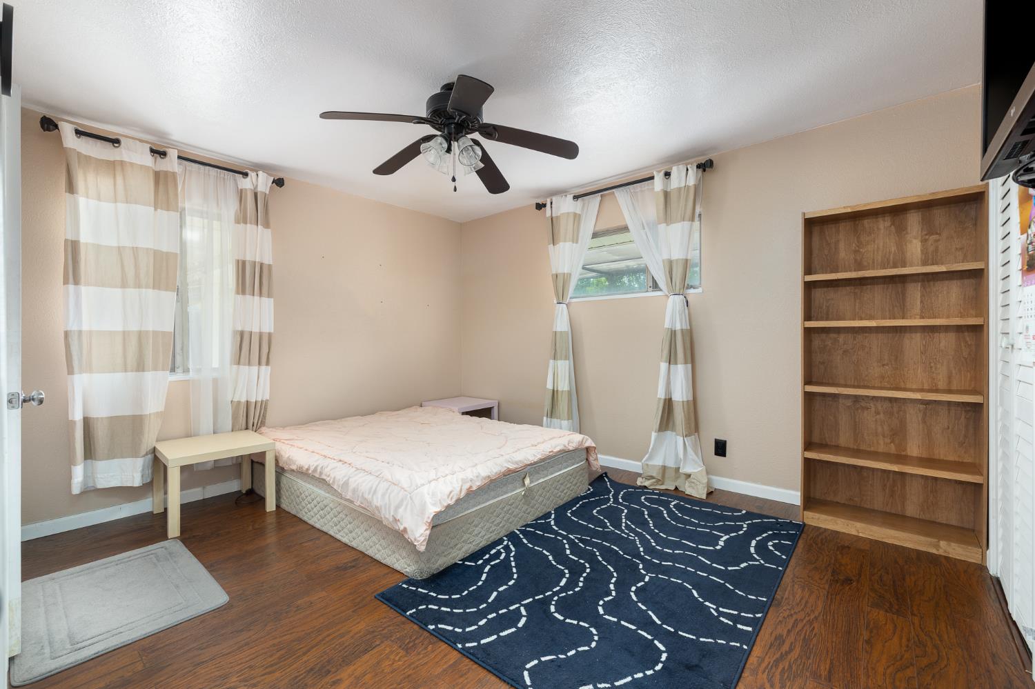 4683 N Angus St, Fresno, CA 93726