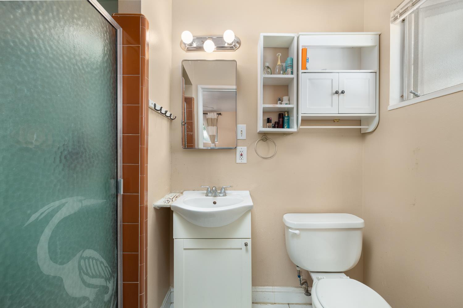 4683 N Angus St, Fresno, CA 93726