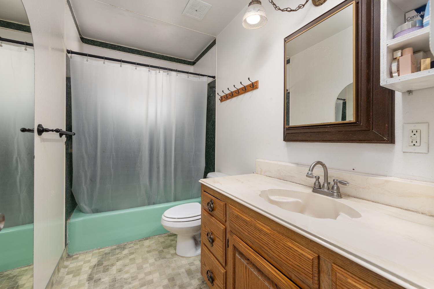 4683 N Angus St, Fresno, CA 93726