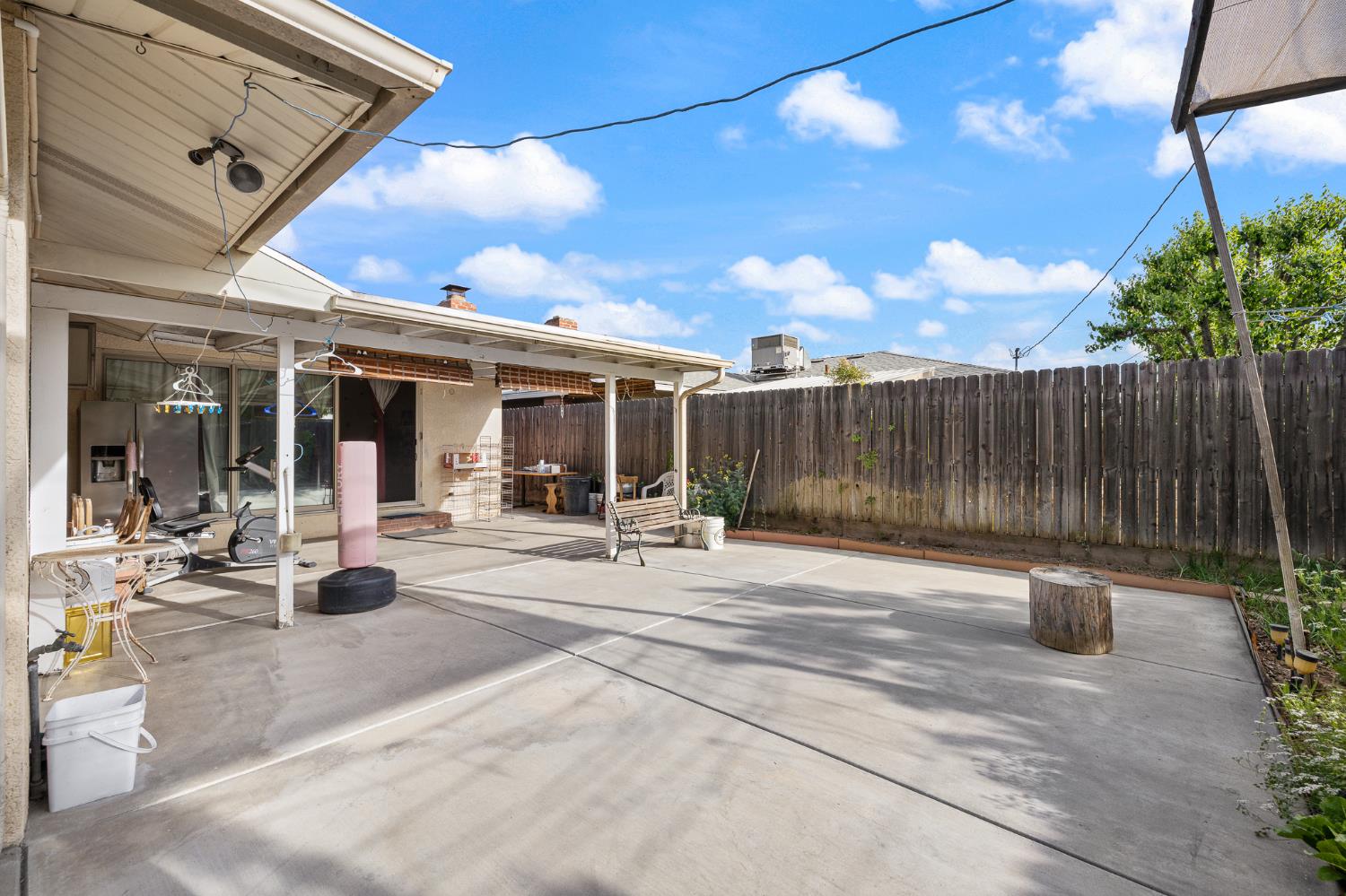 4683 N Angus St, Fresno, CA 93726