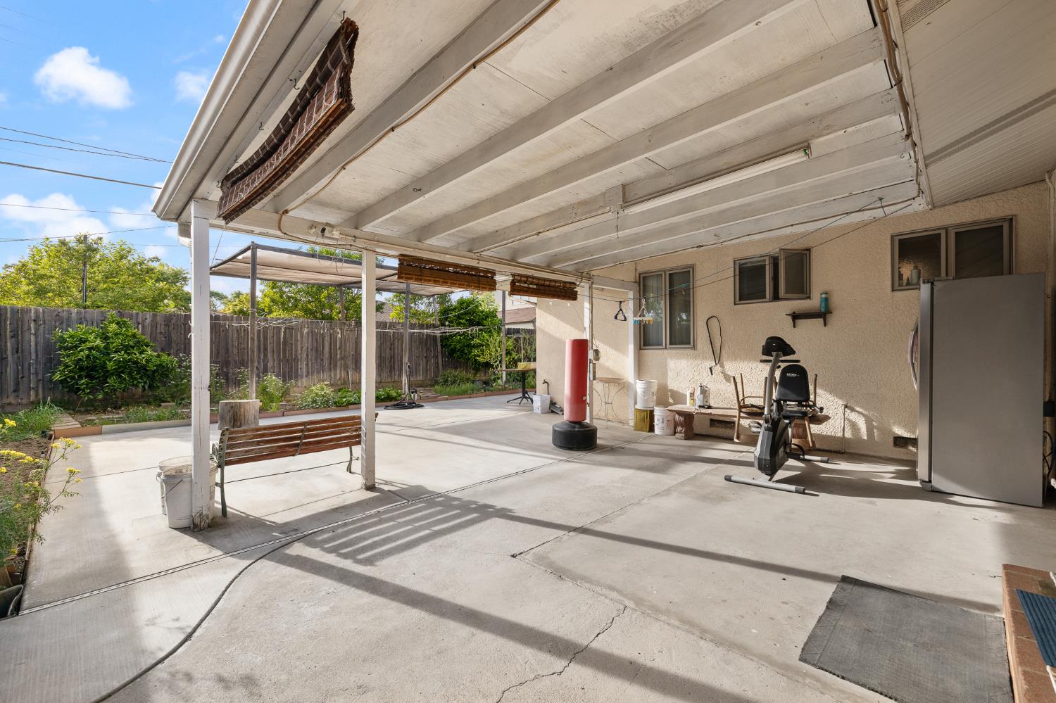 4683 N Angus St, Fresno, CA 93726